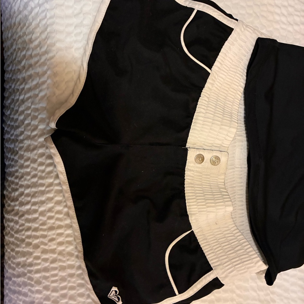 Roxy Black and White Board short and rash guard set. - Picture 2 of 6